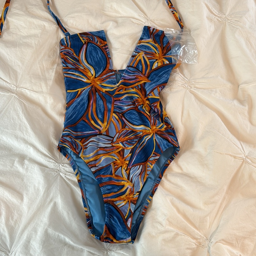 Fe Noel X Target Leafy Palm Print Deep V-Neck One… - image 6